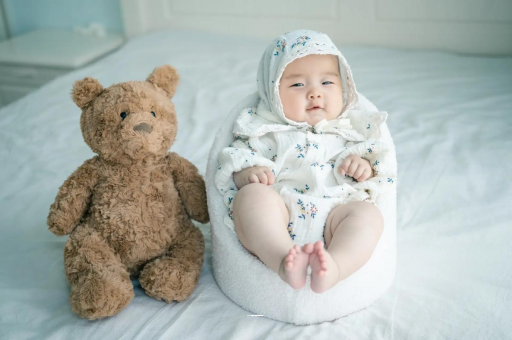 孟津宝宝吃不饱母乳的症状